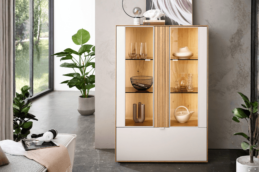 Highboard Vitrine mit Beleuchtung und Front in Farbe Perla