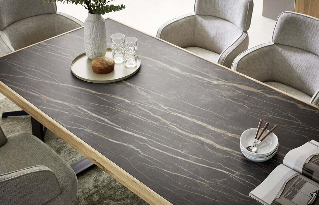 Wöstmann  WM 2520 - Esstisch 456 (Kufentisch) | 200 x 100 cm | Keramikplatte / Wildeiche Massivholz