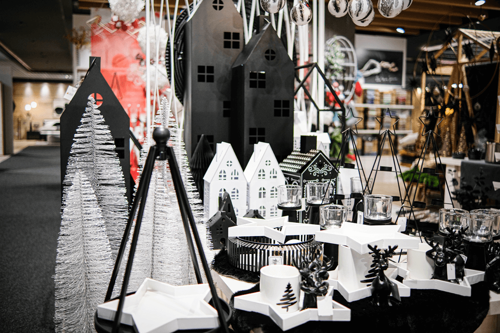 Weihnachtsdeko in schwarz weiß