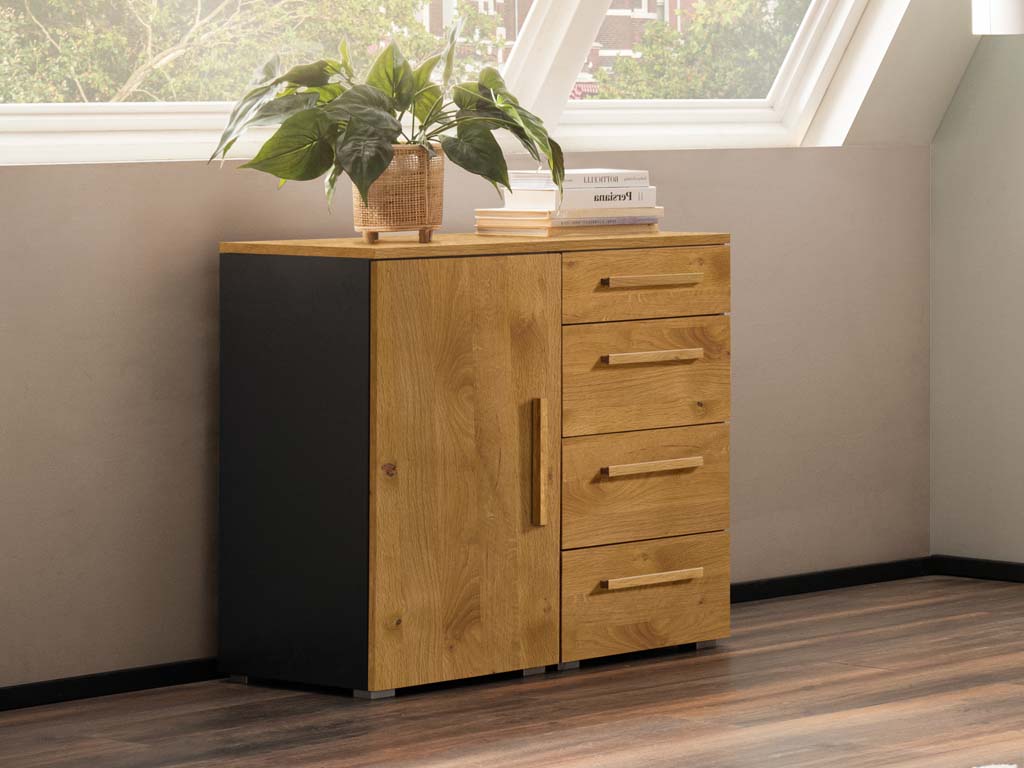 graue kommode mit vier schubladen und einer Tür front und obere seite braun stilvoll dekoriert in einem modernen zimmer qunito von hasena