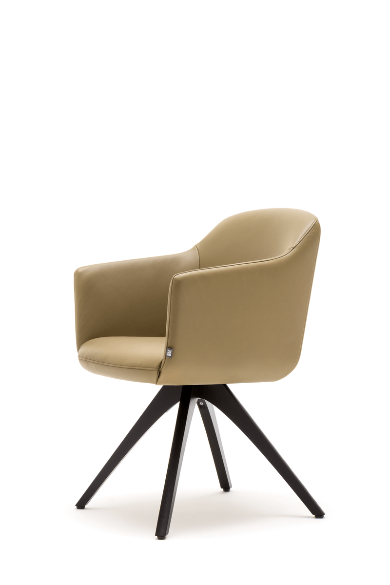 Beiger Leder-Drehstuhl mit schwarzem Holzgestell, elegant und komfortabel für Büro oder Wohnzimmer