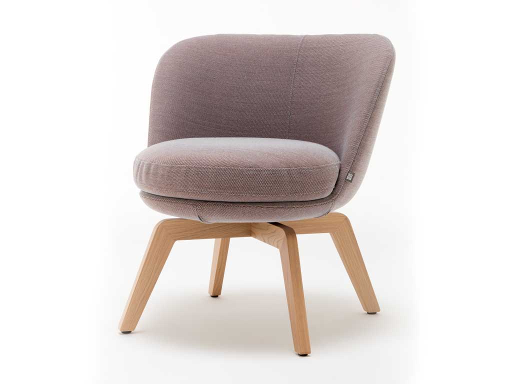 Rolf Benz 562 - Club-Sessel Vierfuß Holz runder Polsterstuhl in hellem rosa und HOlzgestell