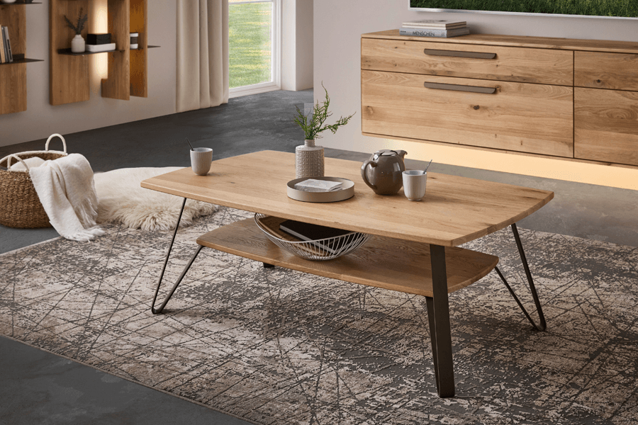 eleganter Massivholz Couchtisch mit filigranen Metall Füßen