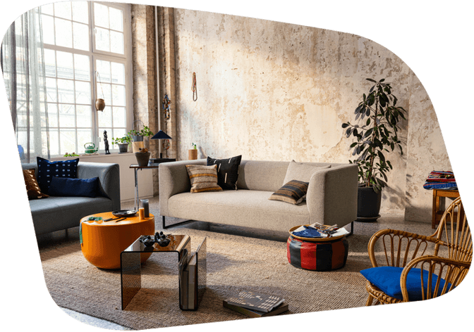 Wohnzimmer mit freistil Möbel in grau orange und anderen Farben