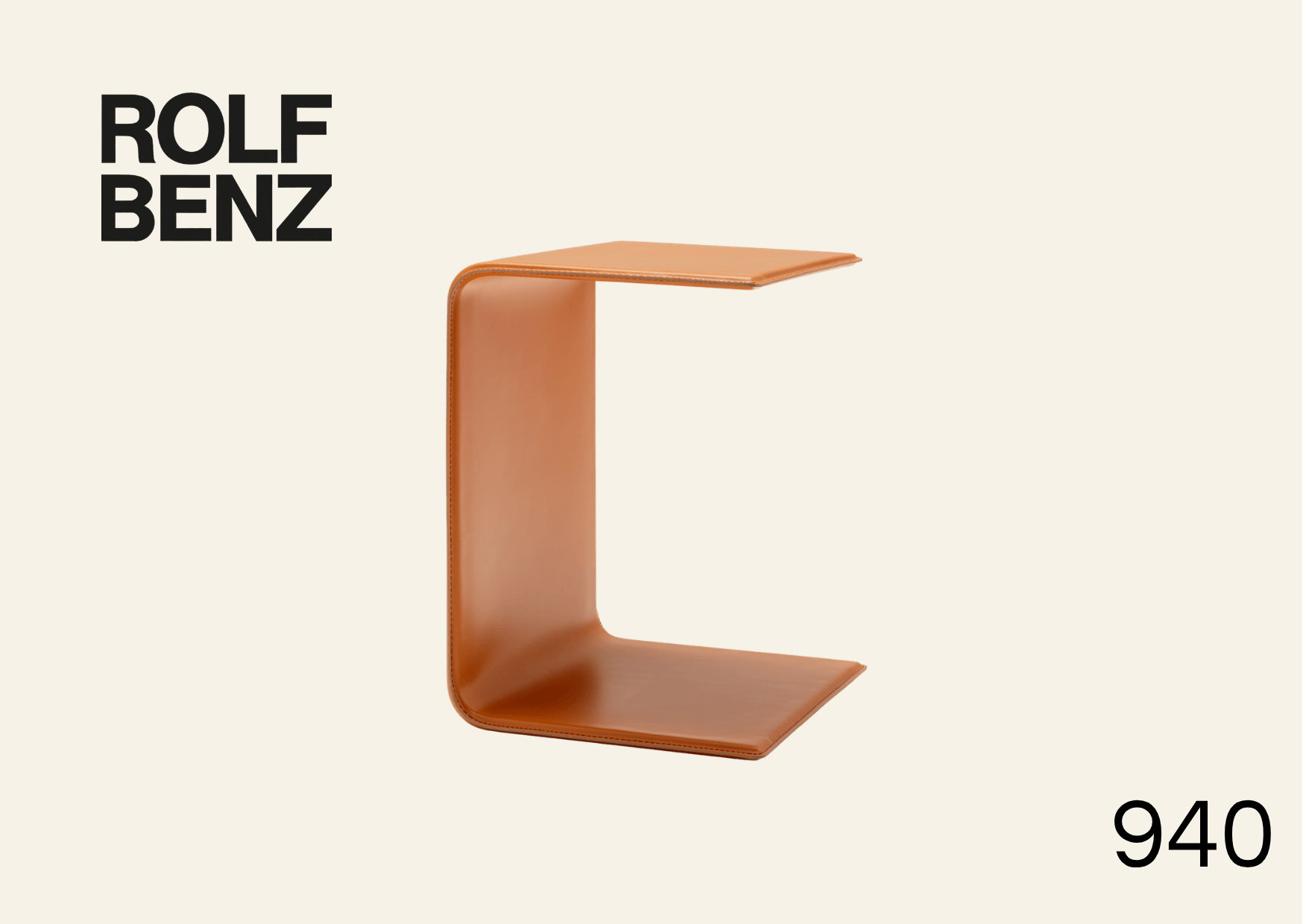 Beistelltisch für die Couch in Orange. Bildaufschrift: Rolf Benz 940.