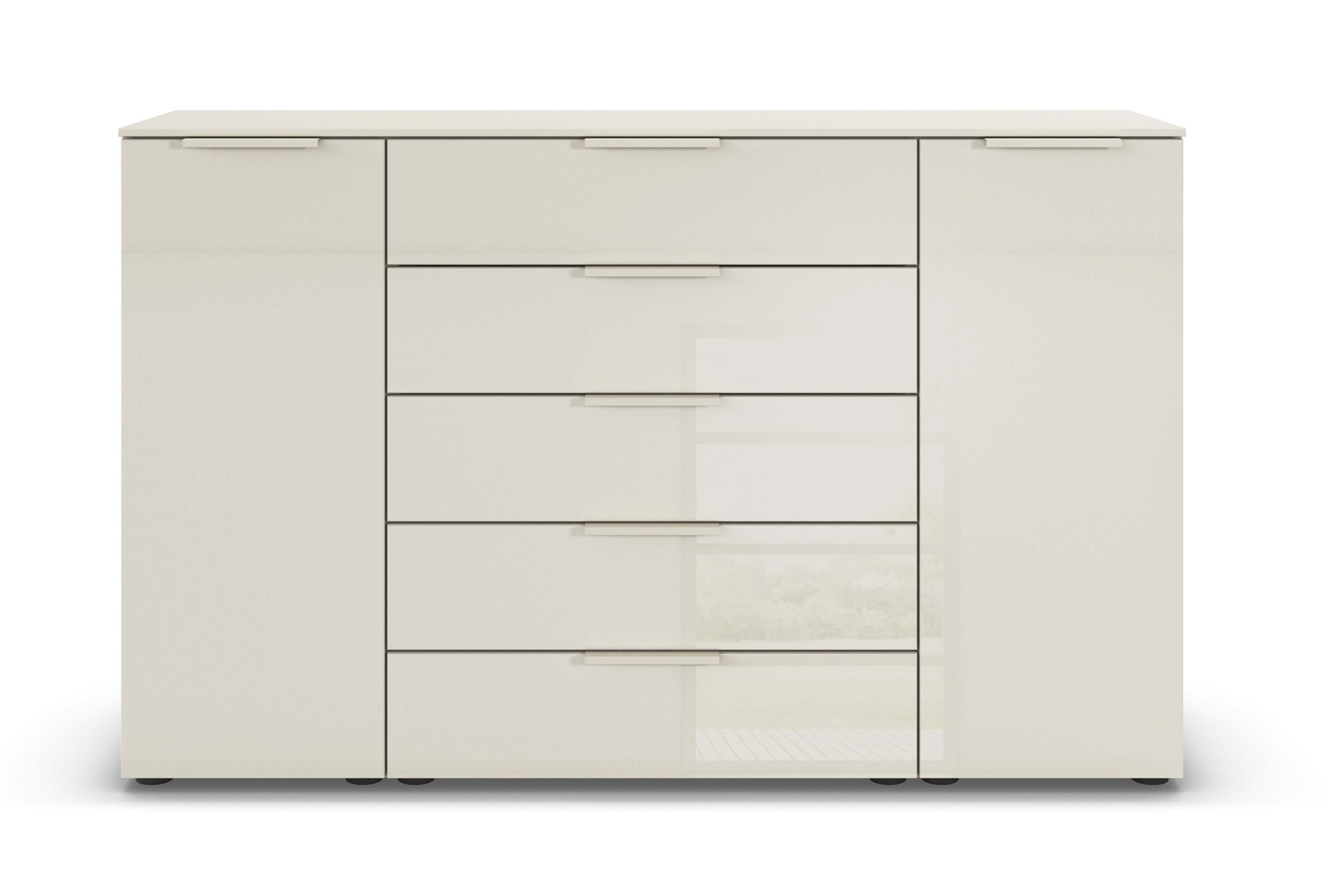 beige Kommode mit fünf Schubladen und zwei Türen vor weißem Hintergrund