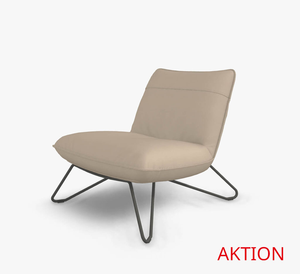 Beiger Loungesessel auf schwarzem Metallgestell in modernem Design