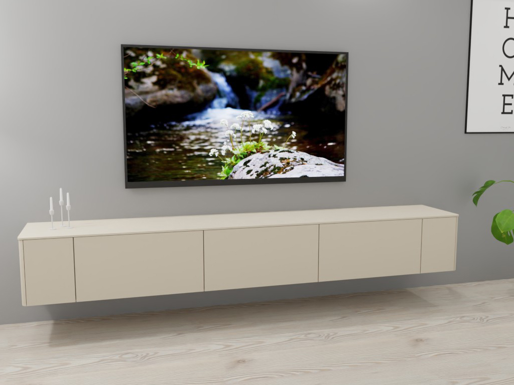 Sudbrock Goya - Lowboard | 2 Türen, 2 Klappen, 1 Schublade | B: 265,2 cm| Lack kaschmir Ein stilvoll eingerichtetes Wohnzimmer mit einem großen Fernseher an der Wand und einem beigen Sideboard darunter, dekoriert mit Kerzenhaltern auf hellem Holzboden.