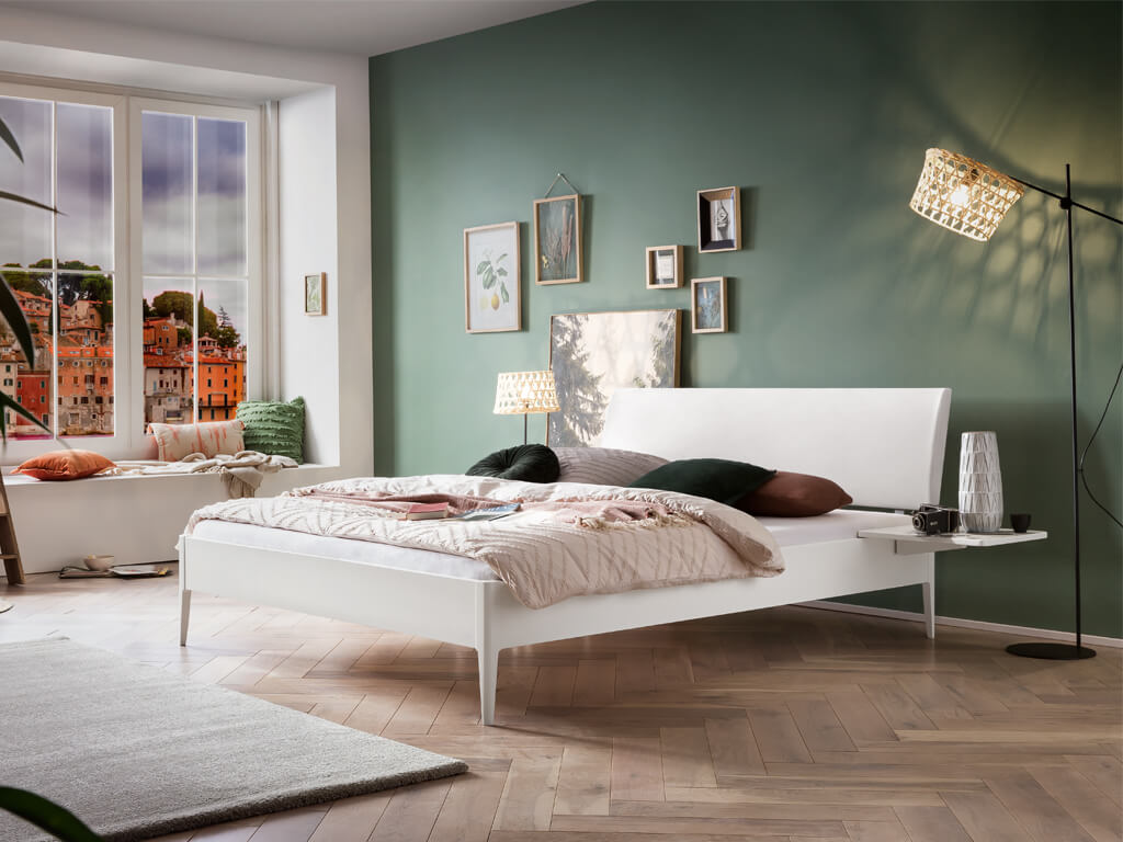 Hasena -  Lounge Bett Sestola | Polsterkopfteil Lecco | Holzfuß Pile | versch. Größen & Farben konfigurierbar