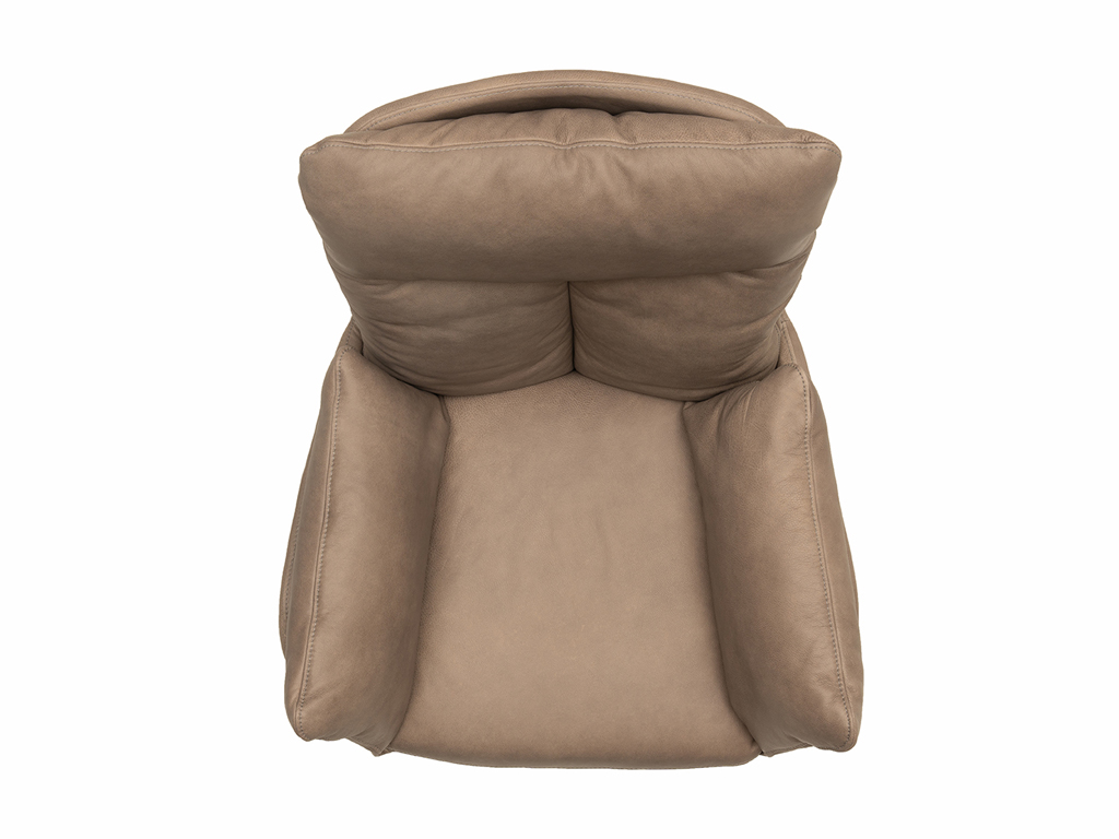 Ansicht eines braunen Ledersessels von oben, der Komfort und Stil bietet