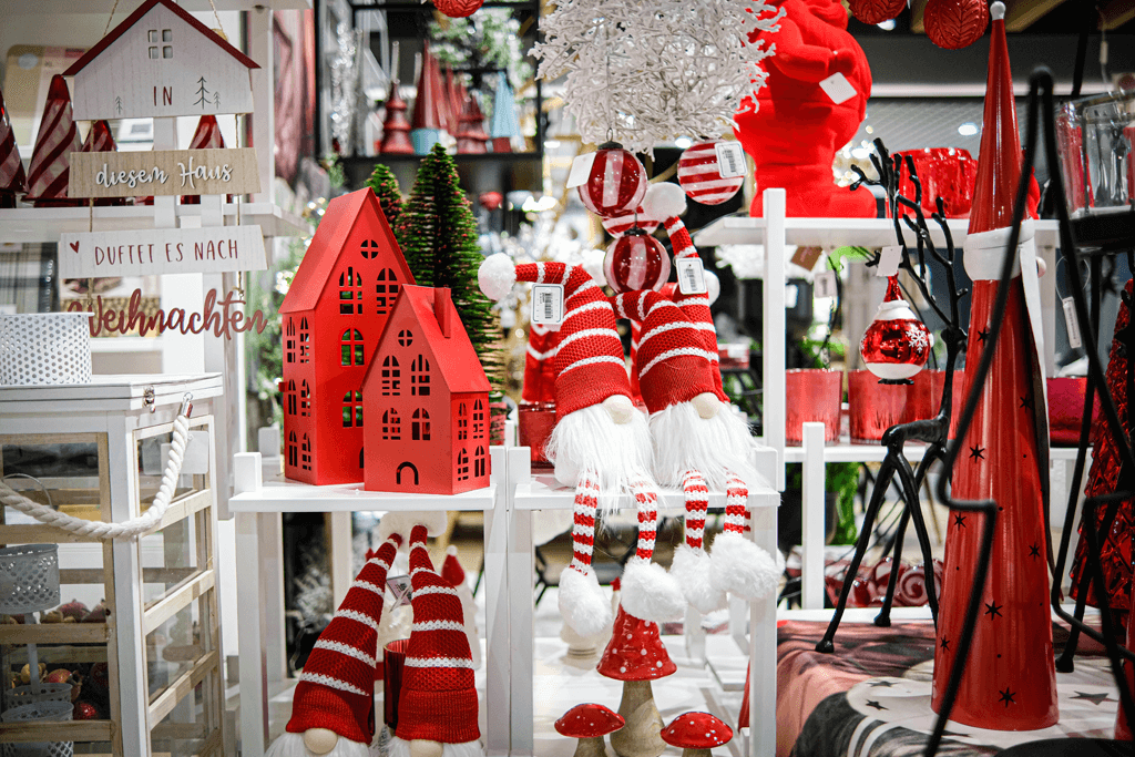 Weihnachtsdeko in rot weiß