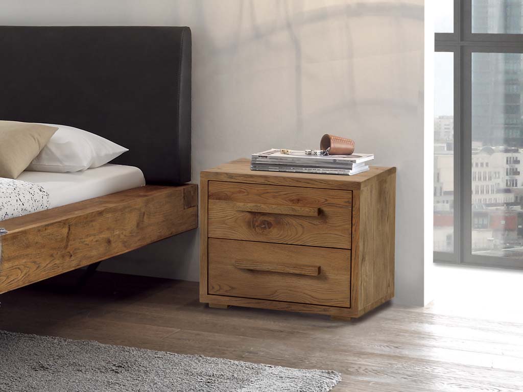 brauner Nachttisch mit zwei Schubladen und markanten großen holzgriffen stilvoll dekoriert stehend neben einem bett in einem modernen raum vero von hasena
