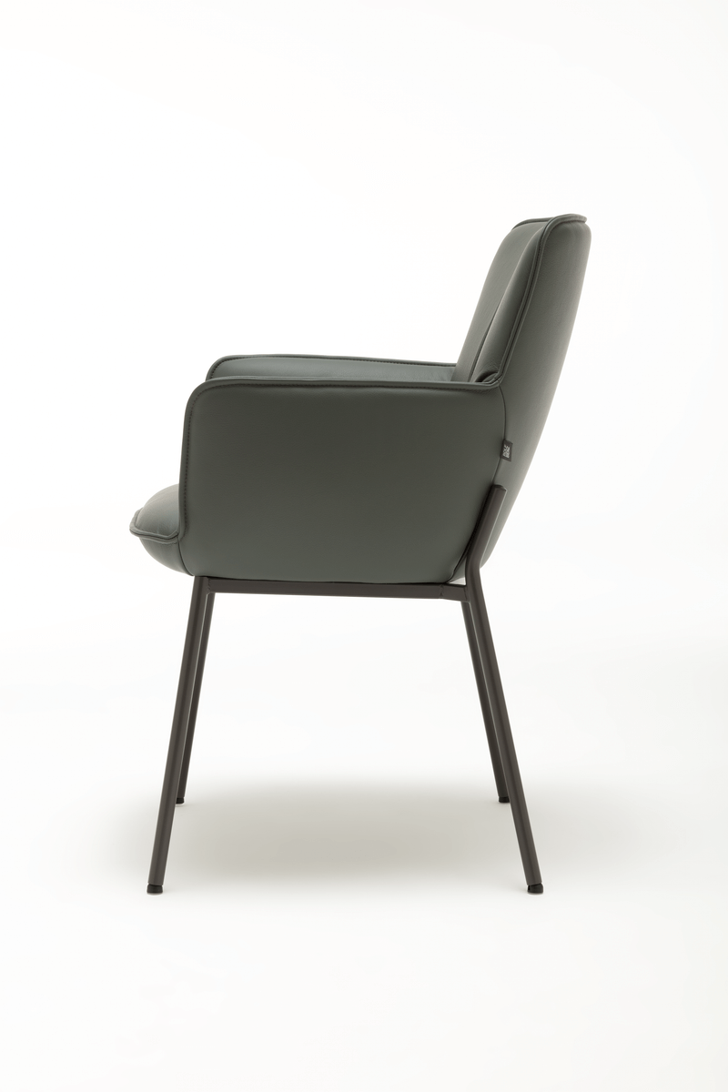 Seitenansicht eines modernen Polsterstuhls mit schwarzen Metallbeinen und grauem Polster, ideal für Wohnzimmer und Büro