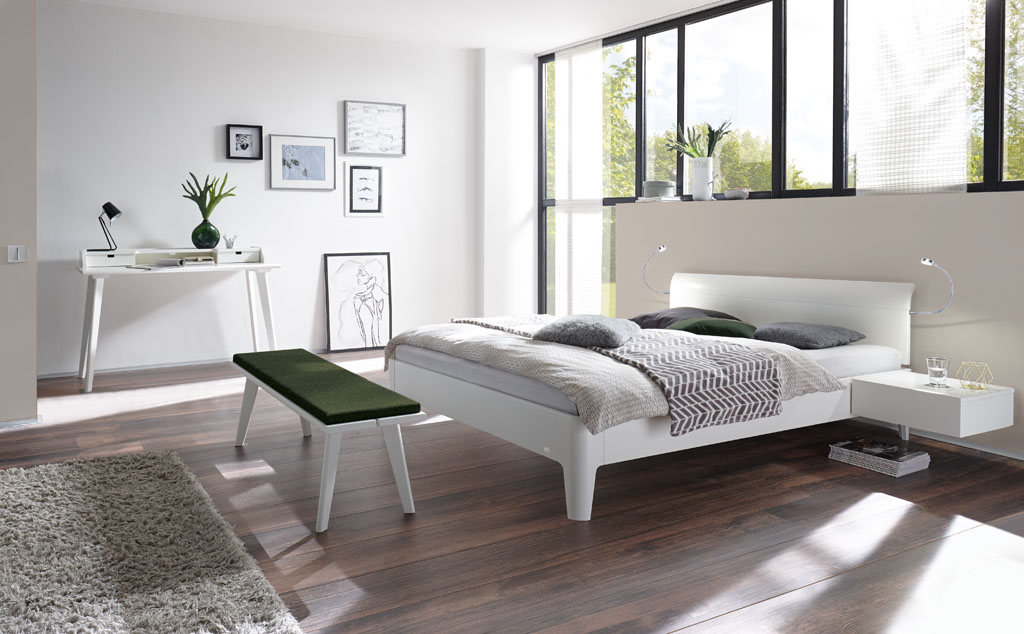 Hasena Fine-Line Bett | Syma 18 Rahmen | Xylo Füße | Vola Kopfteil | weiss deckend lackiert