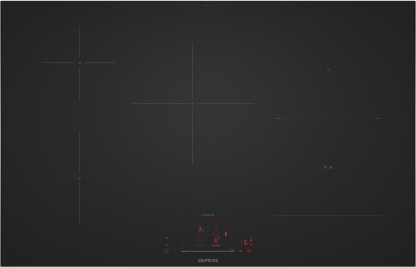 Produktfreisteller eines schwarzen Siemens StudioLine Induktionskochfelds (Modell ED87BHWC1E) mit vier Kochzonen, die als Kreuze markiert sind. Das Touch-Bedienfeld am unteren Rand leuchtet rot und zeigt die Leistungseinstellungen an.