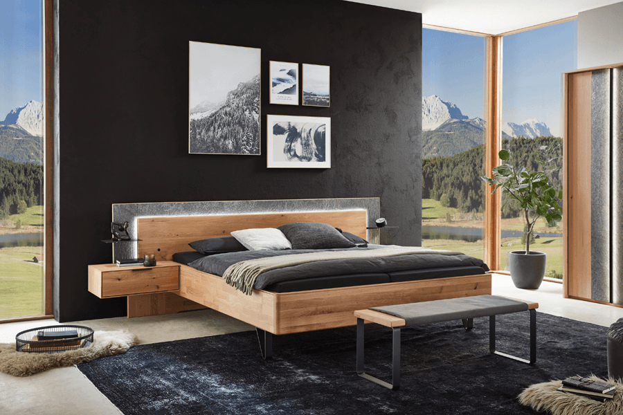 Massivholz Doppelbett mit Stein Akzent Rückwand