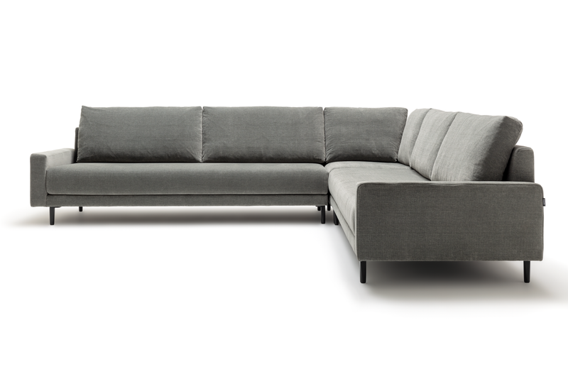 Graues, modernes Ecksofa mit geraden Linien und elegantem Design, ideal für stilvolle Wohnzimmer.