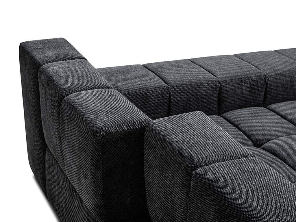 Nahaufnahme eines dunkelgrauen modularen Sofas mit geräumigen Sitzpolstern