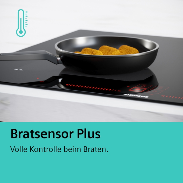 Induktionskochfeld mit Bratsensor Plus, ausgestattet mit einer Pfanne, die goldbraune Speisen enthält. Perfekte Temperaturkontrolle beim Braten.