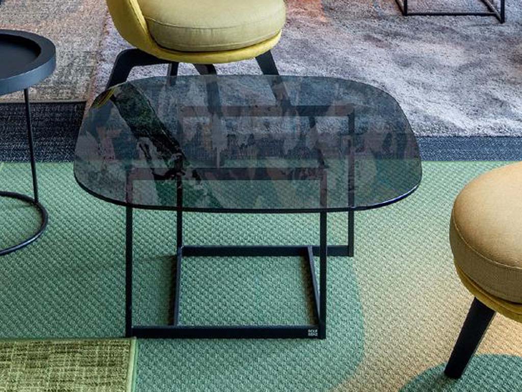 Rolf Benz 932 - Couchtisch | 80 x 80 cm | Parsolglas grau | RAL 9017 schwarz schwarzer Glascouchtisch