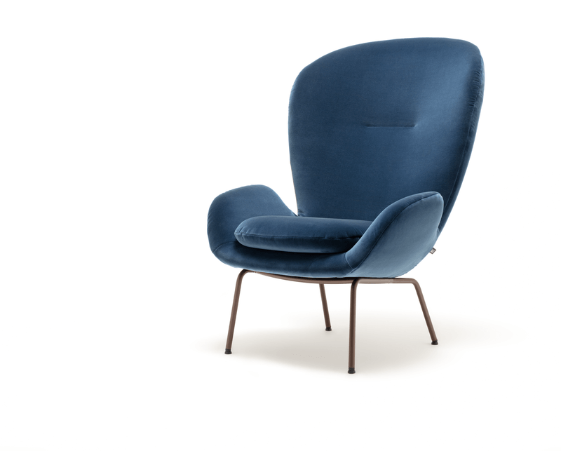 Sessel mit moderner Form in dunkelblau und mit passendem Sitzkissen Polster