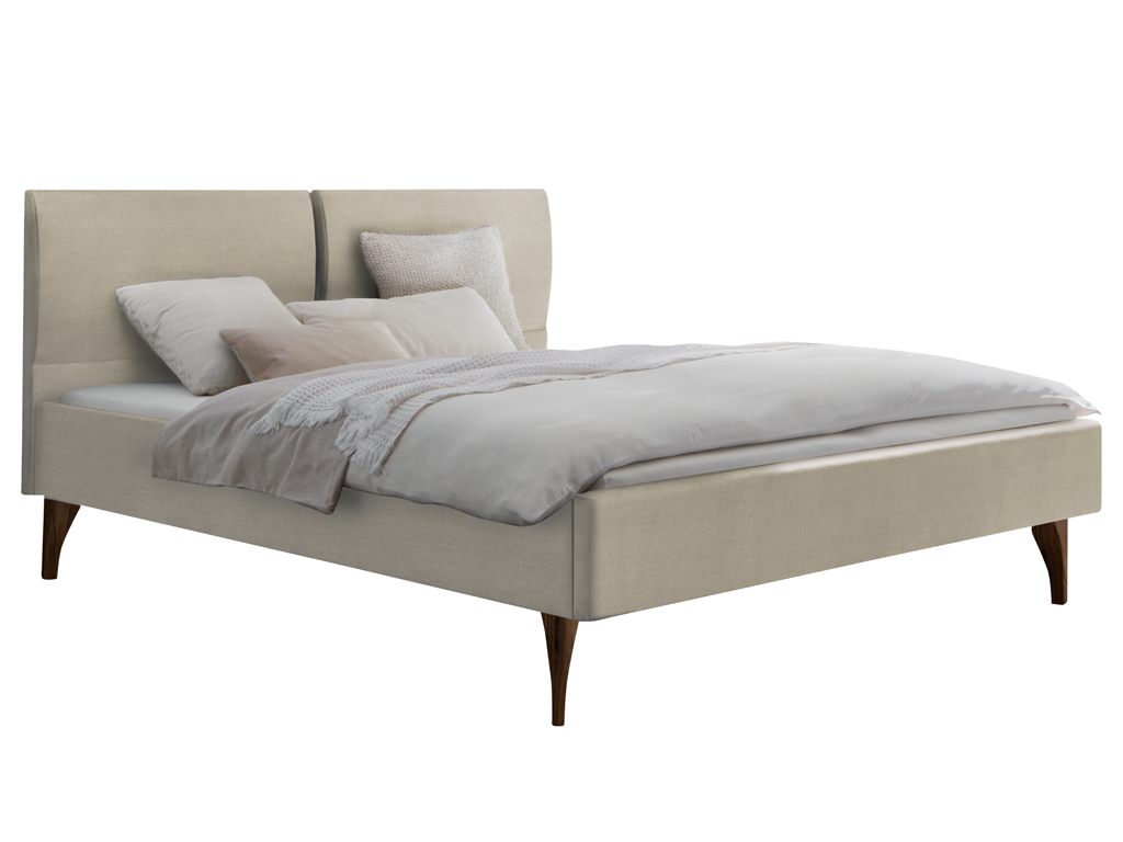 Ein beiges, gepolstertes Bett mit einem geteilten Kopfteil und dunklen Holzfüßen, bedeckt mit hellem Bettzeug und Kissen.