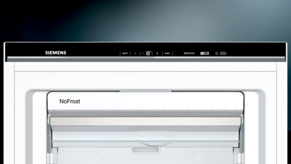 Detailansicht eines Siemens Gefrierschranks mit NoFrost-Technologie und digitaler Temperaturanzeige.