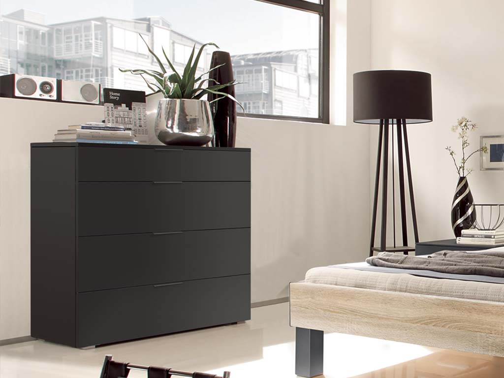 graue kommode mit vier schubladen stilvoll dekoriert in einem modernen zimmer atrine von hasena