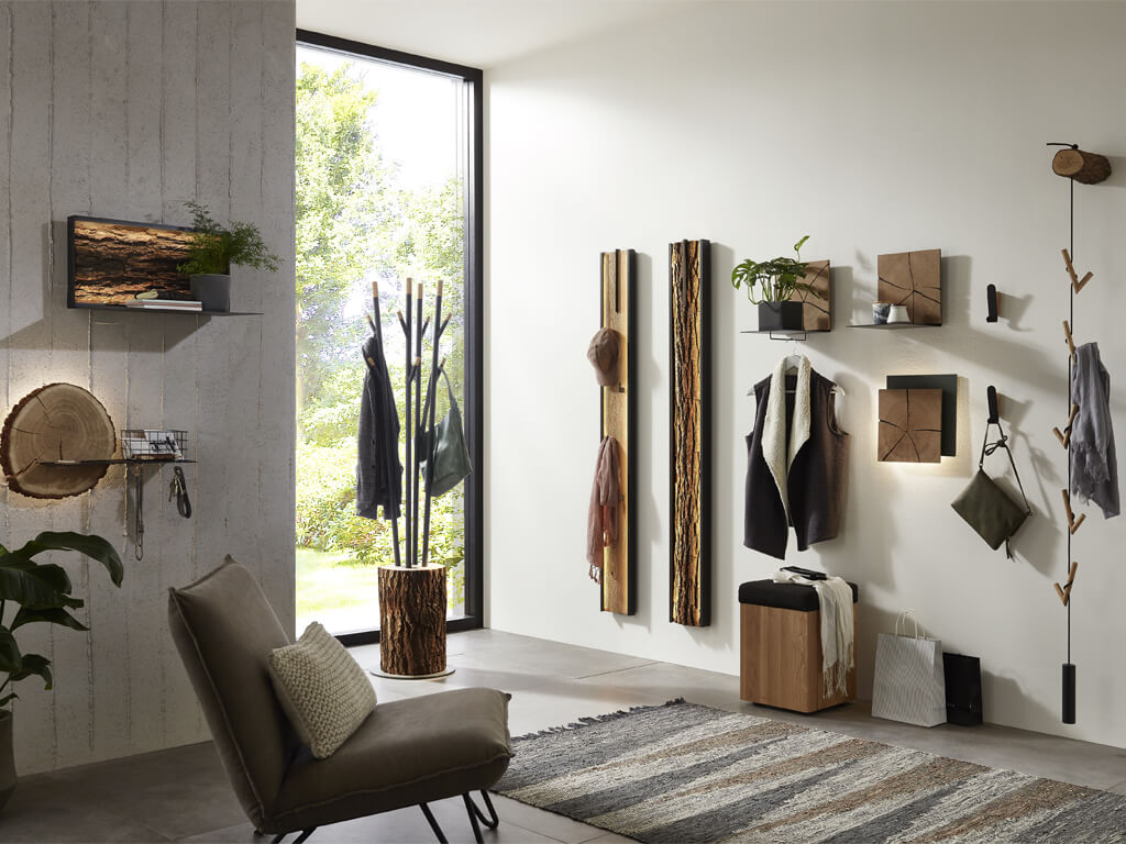 hartmann Runa | Garderobe | Kombi Nr. 115 | B: 287 cm Kleinteilige Massivholz Garderobe von hartmann Runa mit beleuchteten Akzenten