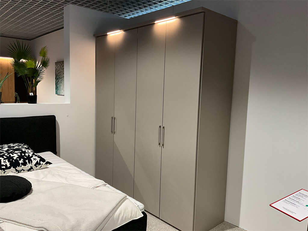 Disselkamp DELTA COMF-S STUDIOLINE | Drehtürenschrank 4-türig