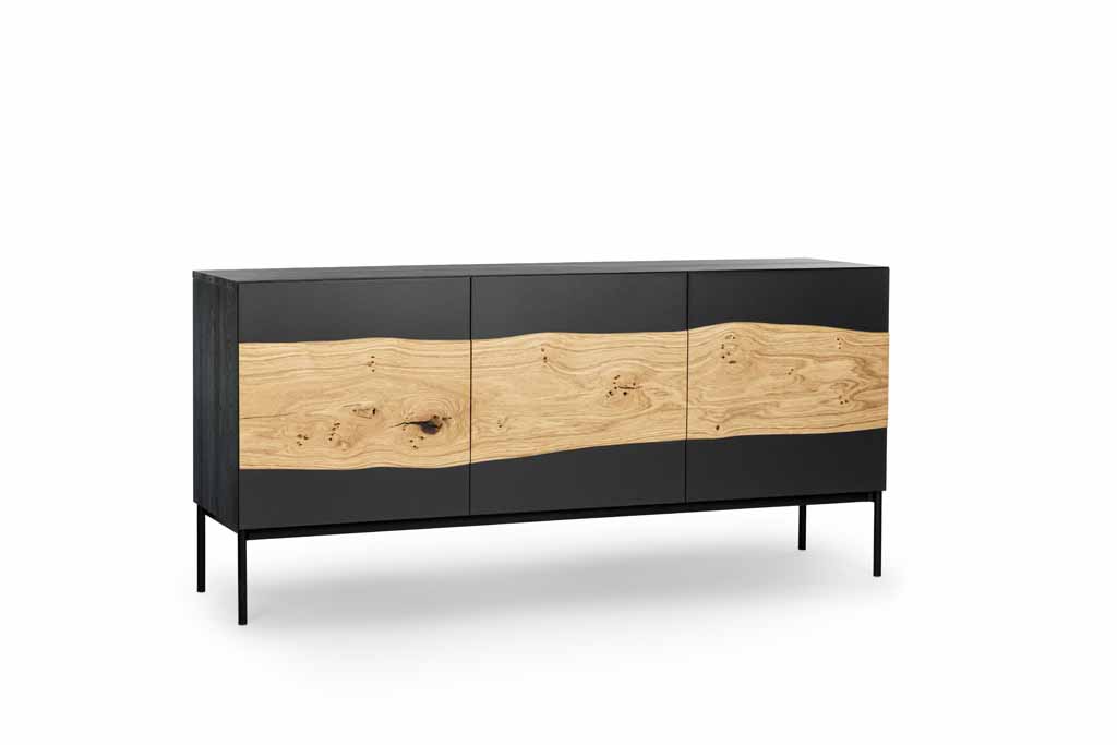 Schwarze Anrichte mit Holzverkleidung auf Metallbeinen