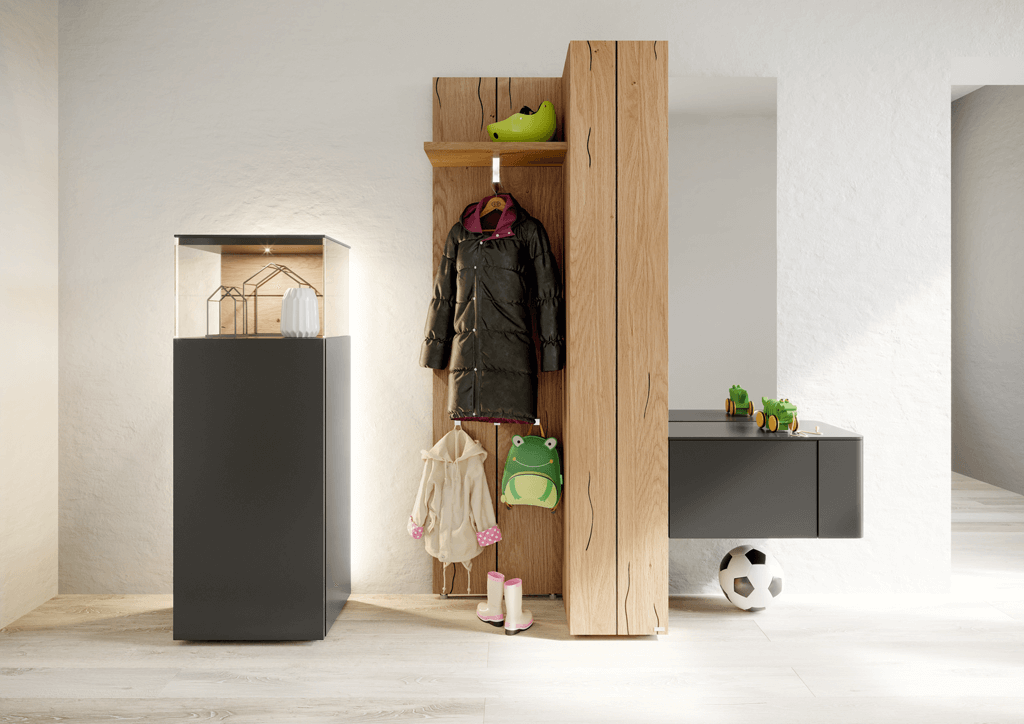 Holz Garderobe in hellem Holz und anthrazit Elementen