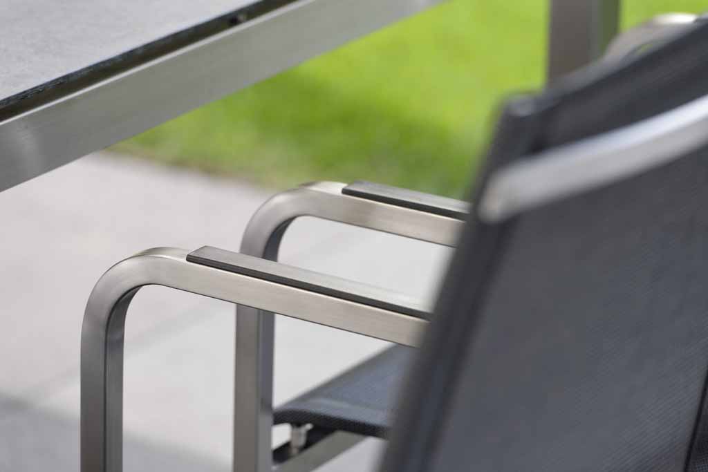  Stern. Evoee | Freischwingersessel | Edelstahlgestell und Aluminiumarmlehnen in anthrazit