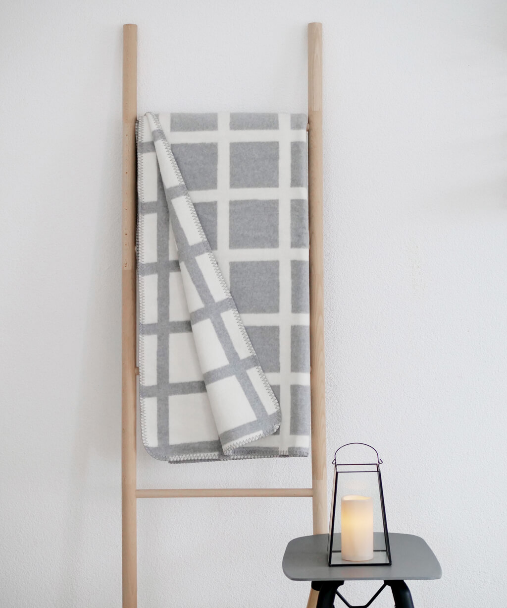 RIEMA. VERA – Wohndecke, recycelte Baumwolle - Streifen | 150 x 200 cm | grau-natur