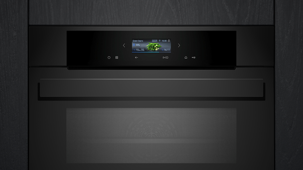 Nahaufnahme der oberen Bedienblende des schwarzen Siemens Einbaubackofens mit aktivem Farb-Display.
