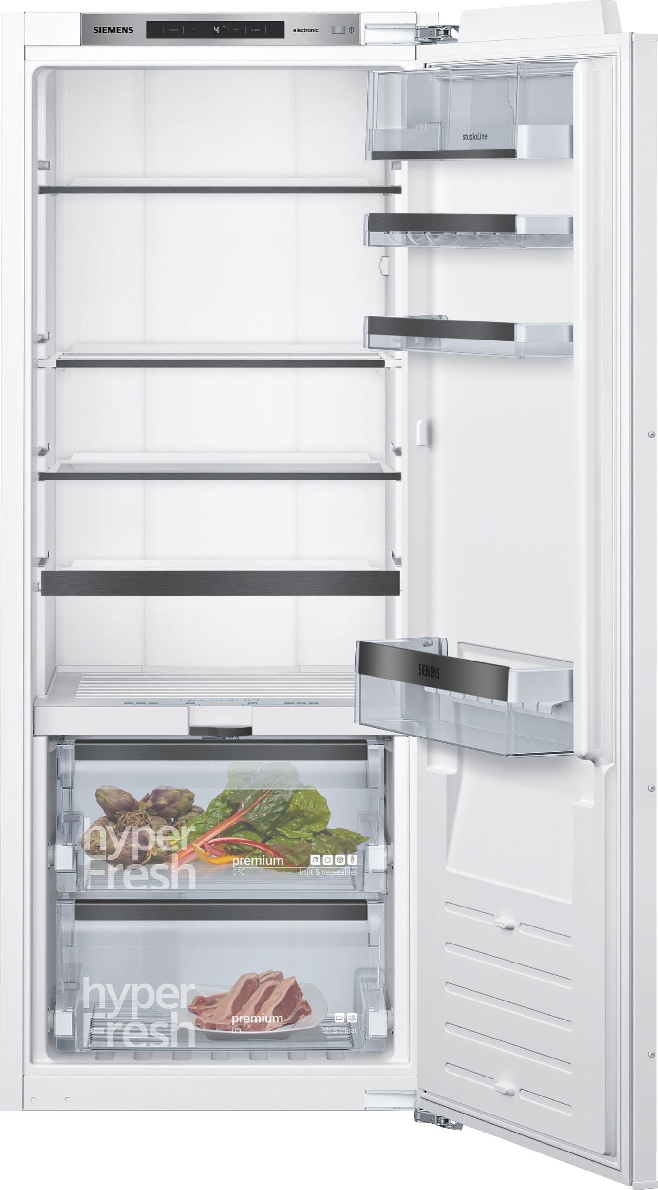 Offener Siemens Einbau-Kühlschrank mit mehreren Regalen und hyperFresh-Schubladen für Obst, Gemüse und Fleisch