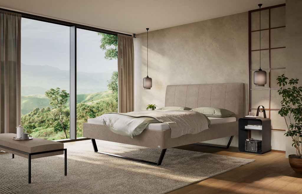 Modern eingerichtetes Schlafzimmer mit großem Fenster, sandfarbenem Polsterbett mit schwarzem Kufengestell und Nachttisch (KI-generiert)