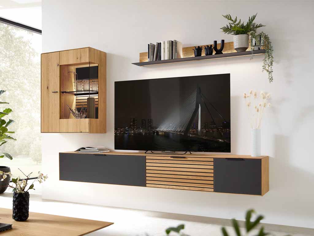 Wöstmann WM 2320 - Wohnwand | Type 0004/0104 Stilvoller Wohnzimmerschrank aus Holz mit TV, Pflanzen und Dekorationen