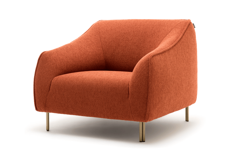 Moderner Sessel in Terrakotta-Farbe mit elegantem Design und robusten Metallfüßen