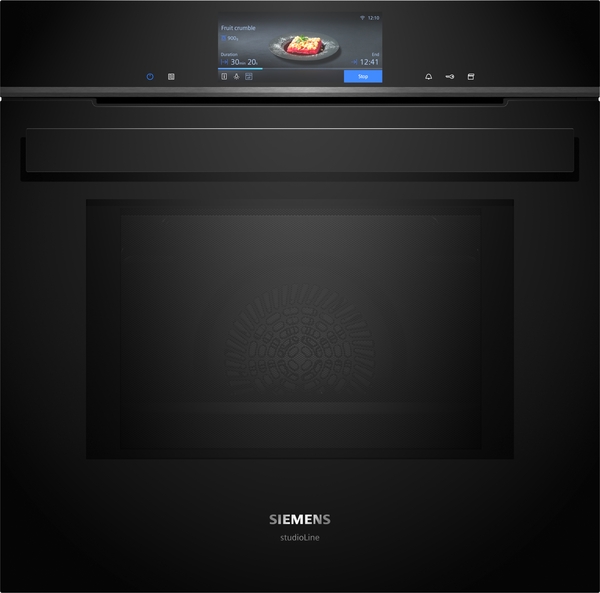 Siemens studioLine - Einbau-Backofen mit Mikrowellen- und Dampffunktion iQ700 (60x60 cm) INKL. 5 JAHRE GARANTIE | HN978GMB1 Vorderansicht eines modernen SIEMENS studioLine Backofens mit integriertem Touchscreen zur Anzeige von Kochprogrammen.