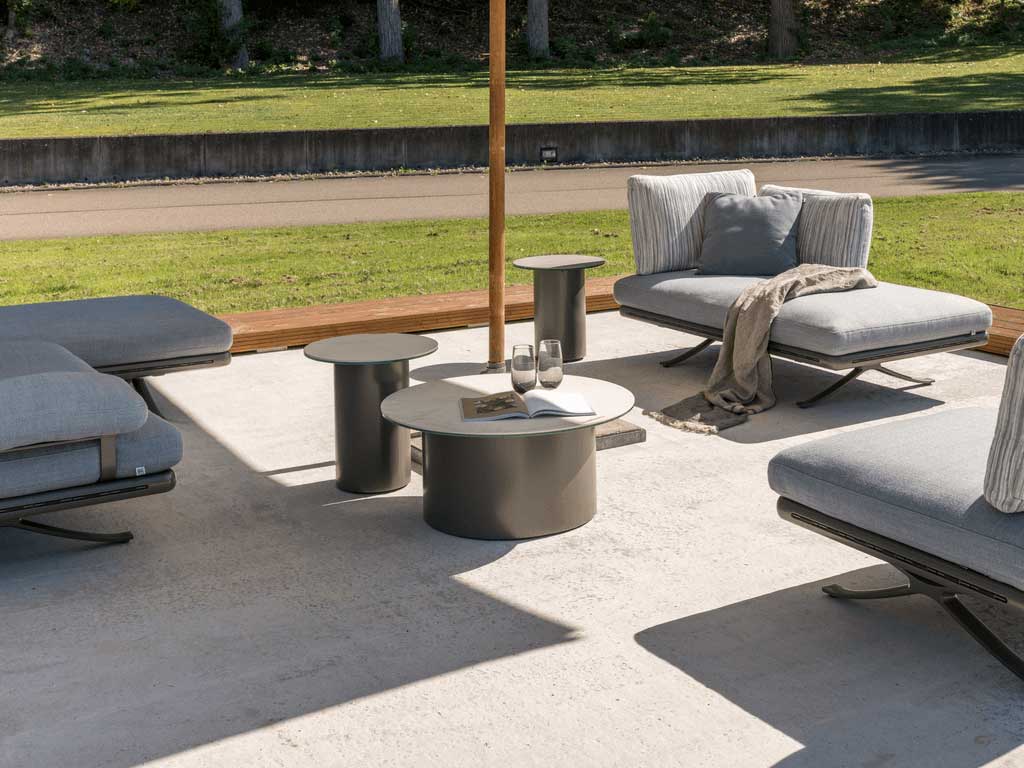 Rolf Benz Yoko 260 - Couchtisch | 80 x 80 cm Mehrere Gartentische mit runden Tischplatten aus weißem Marmor