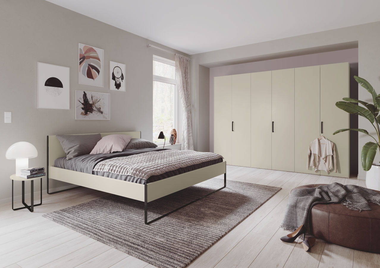 hülsta. Neo | Schlafzimmer-Set | 6-türiger Drehtürenschrank | Lack reinweiß