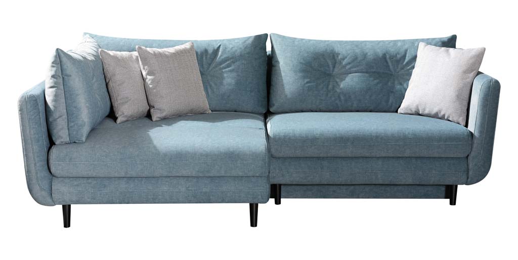 Blaues Sofa mit mehreren Kissen auf weißem Hintergrund