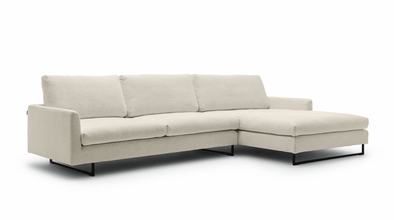 Stilvolles cremefarbenes Ecksofa mit bequemem Design und schwarzem Metallgestell