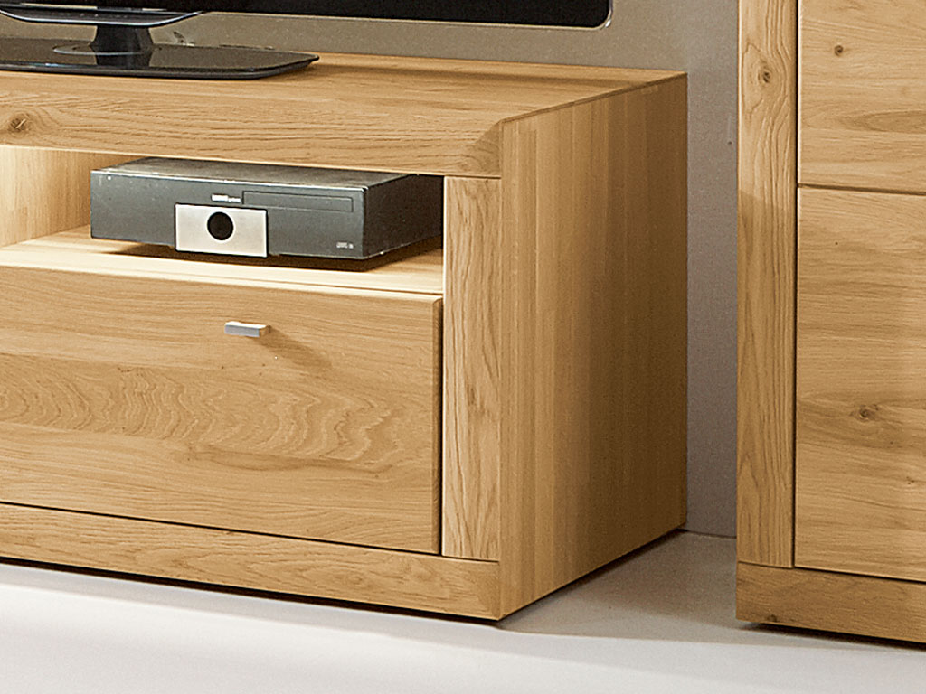 Detailaufnahme eines braunen Holzschrankes