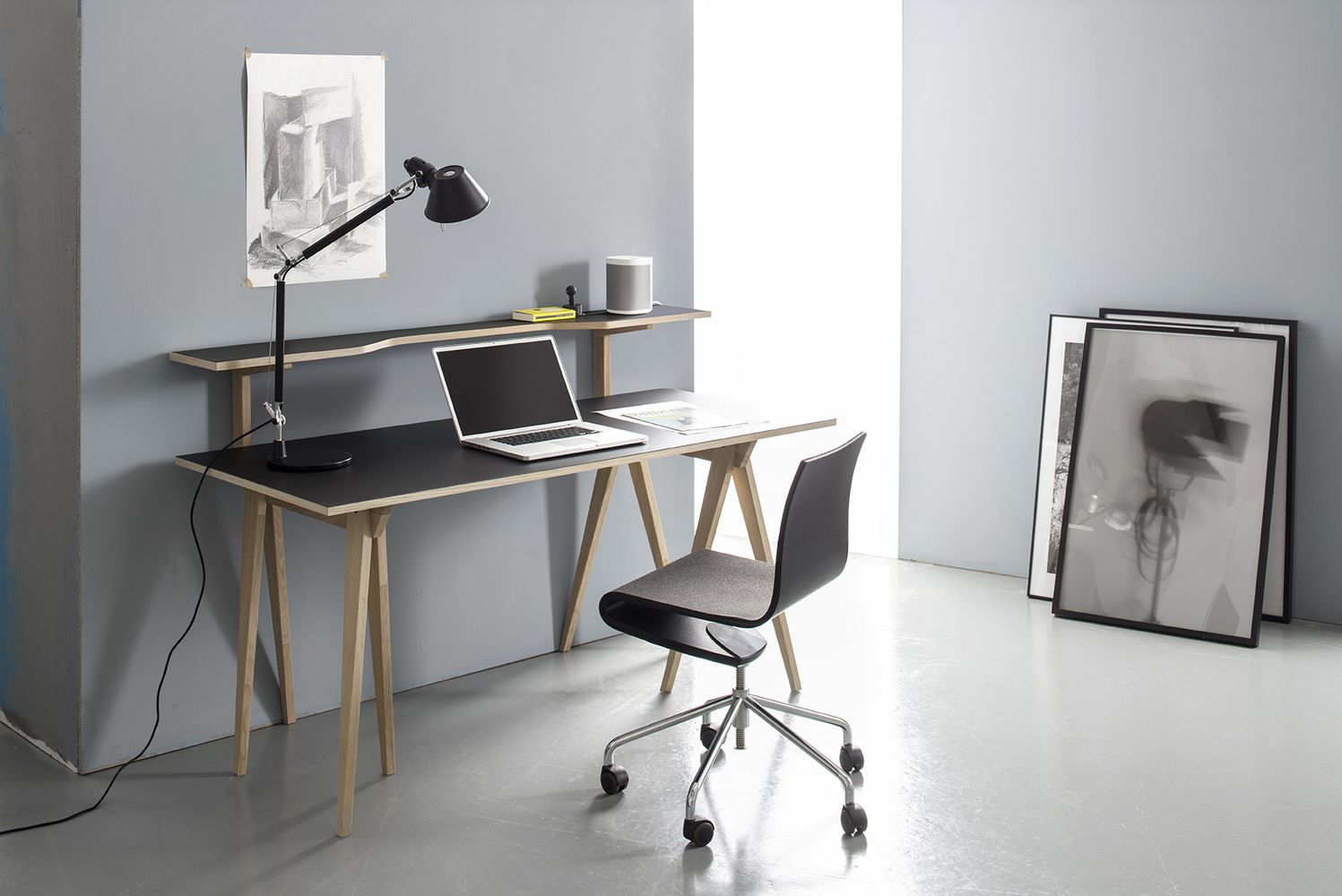 Sudbrock - Schreibtisch Berliner Bock (Designelement) | Höhe 100 cm Designer Schreibtisch Berliner Bock von Sudbrock grau mit Eiche