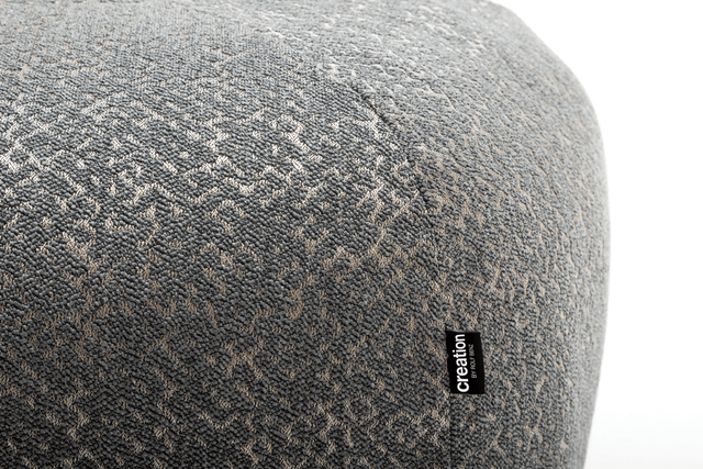 Runder Sitzhocker mit grauem Stoffbezug von creation by Rolf Benz CR 498