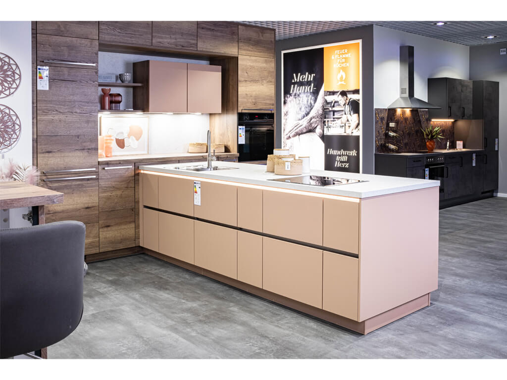 Nobilia Ausstellungsküche | moderne Küche Lack Koralle | inkl. Geräten und Zubehör