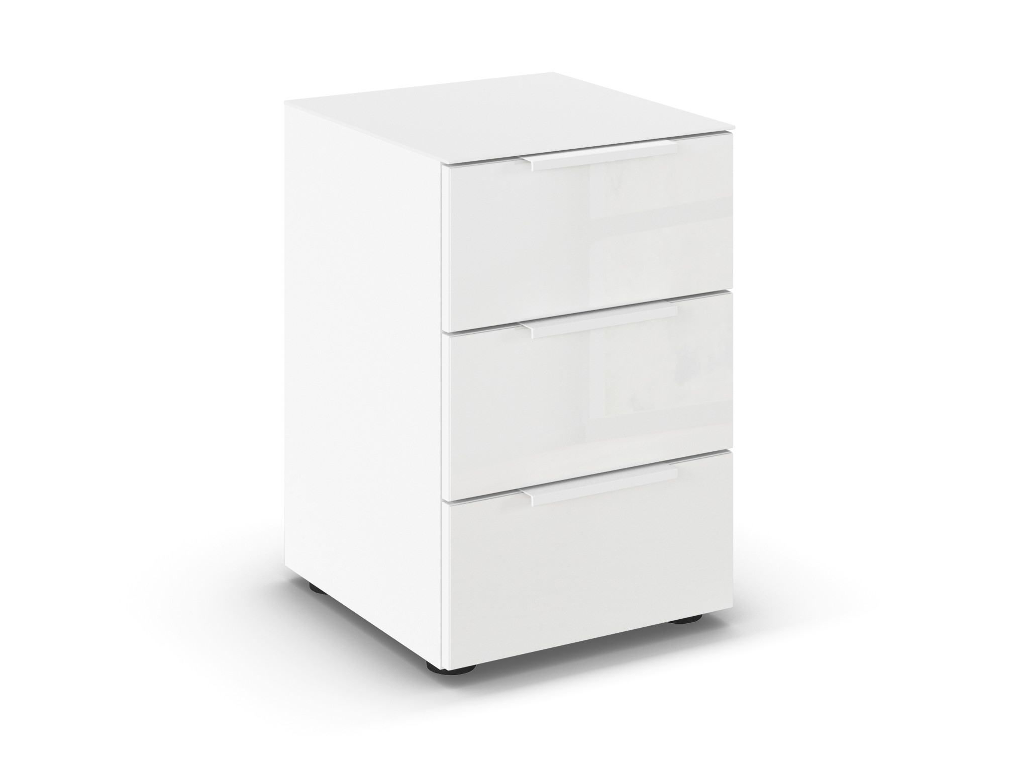 weißer Nachttisch mit drei Schubladen vor weißem Hintergrund