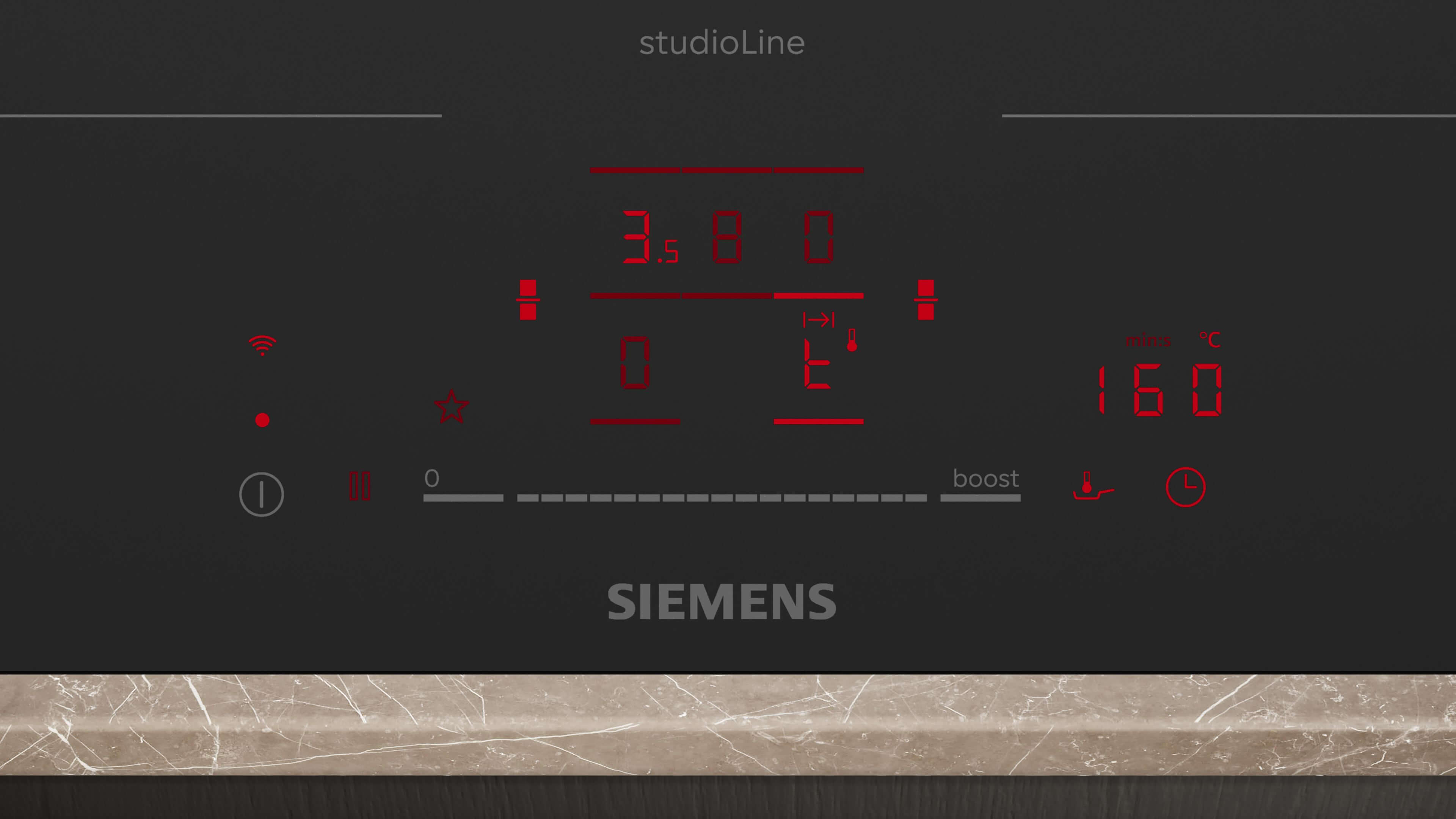 Nahaufnahme des roten LED-Bedienfelds eines Siemens studioLine Induktionskochfelds mit aktivierten Anzeigen und Temperaturangaben.